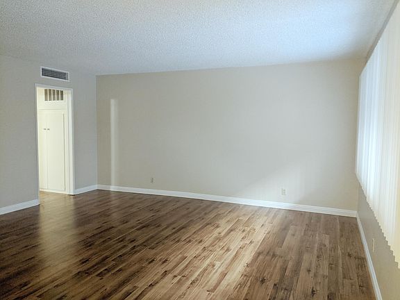 4th image of 266 S El Molino Ave APT 10