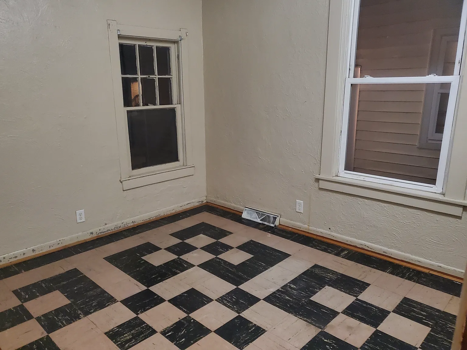 3 bed, 956 sqft, $650 — Photo 3