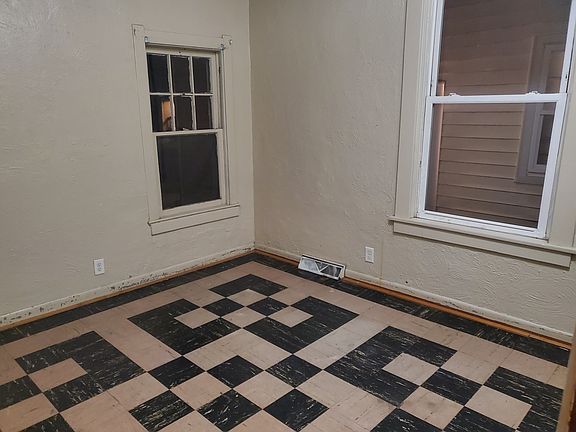 3rd image of 564 Thurston St