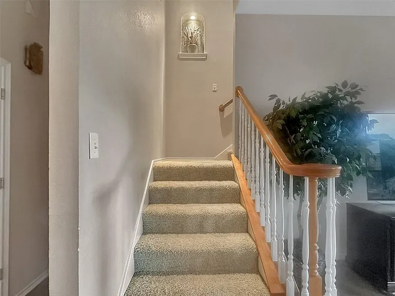 10717 Greenview Ct — Photo 15