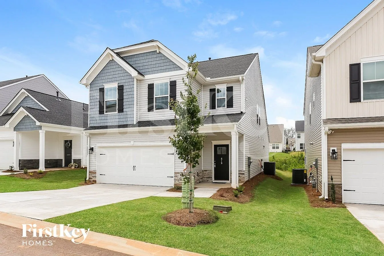 4 bed, 3.5 bath, 2376 sqft, $2,420 — Photo 2