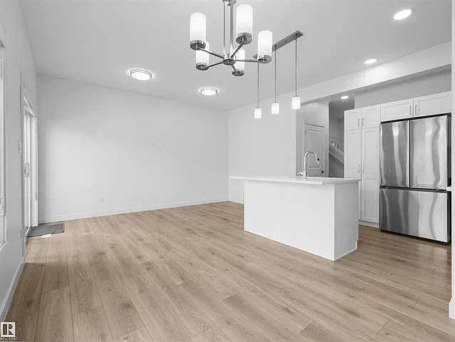 19 740 Daniels Way Edmonton, AB — Photo 2