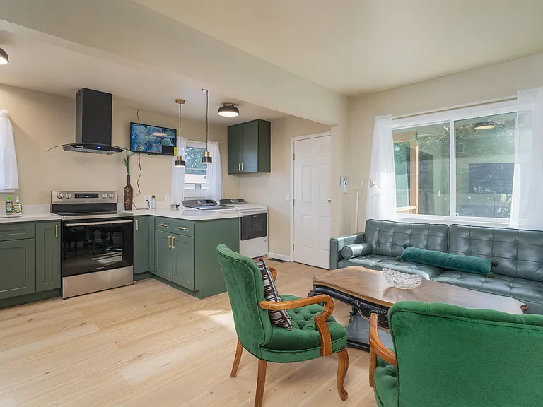 3601 Landau Ave NE — Photo 9