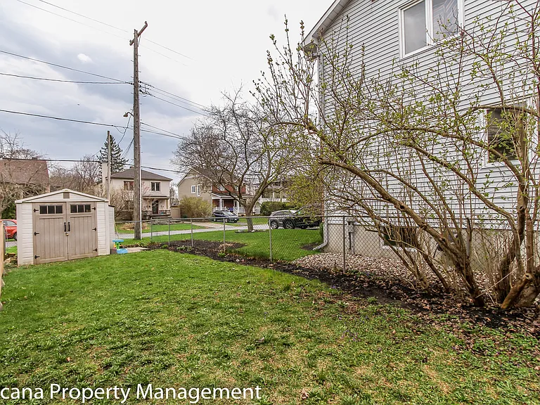 220 Cowley Ave — Photo 33