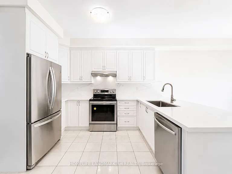 19 Edward Lennox St — Photo 7