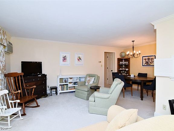 4th image of 5009 Nob Hill Dr APT B2