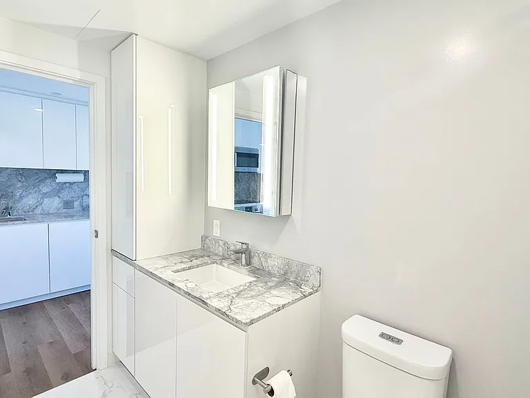 987 Queen St #1216 — Photo 7