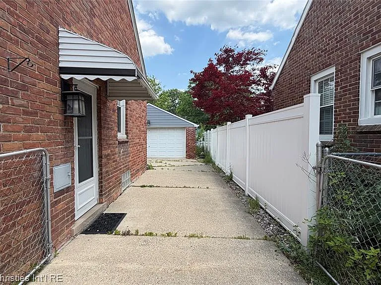 2990 Oakshire Ave — Photo 21