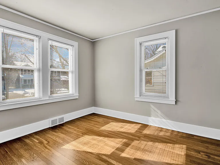 429 Linden Ave — Photo 6