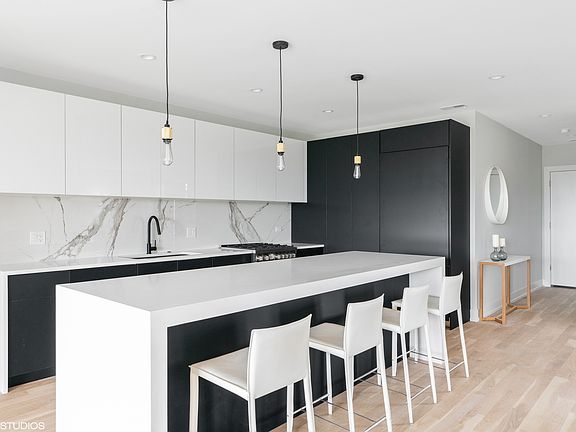 5th image of 1437 W Grand Ave #Penthouse N