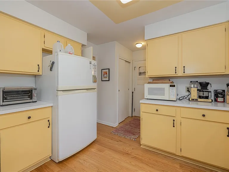 95 Parkwood Ave — Photo 11