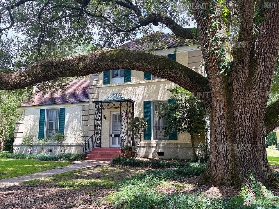 1st image of 302 Inner Cir