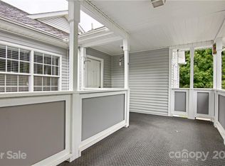 189 Ewbank Gardens Dr APT D, Hendersonville, NC 28791