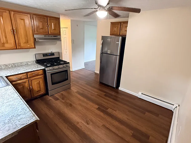 1081 Blue Hills Ave #B — Photo 4
