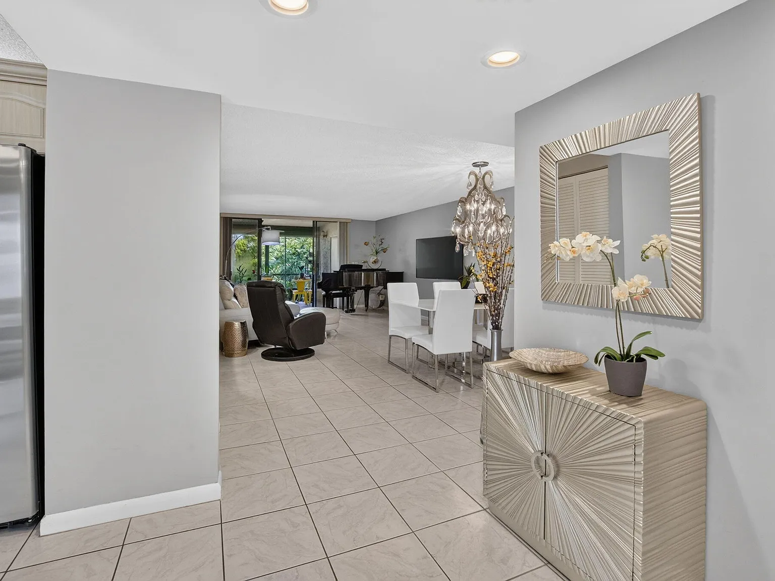 2 bed, 2.0 bath, 1260 sqft, $9,000 — Photo 3