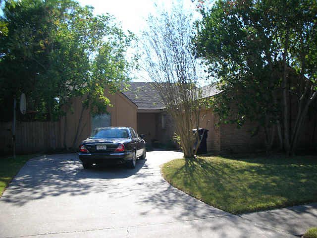 1st image of 15911 Herongate Dr