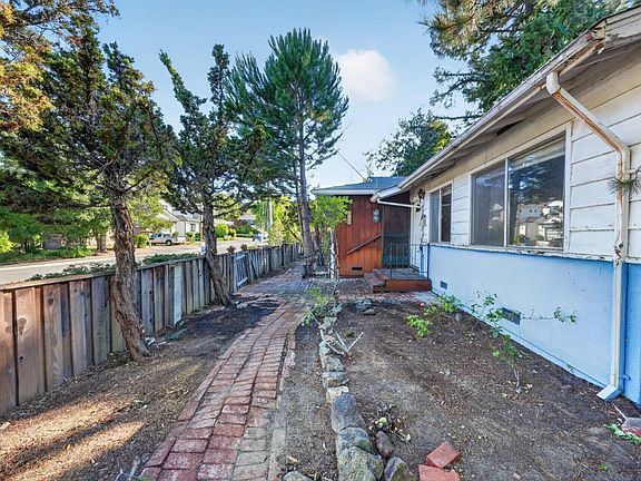 4th image of 2100 Camino De Los Robles
