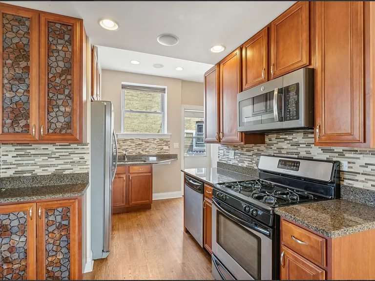 6146 N Ravenswood Ave — Photo 12