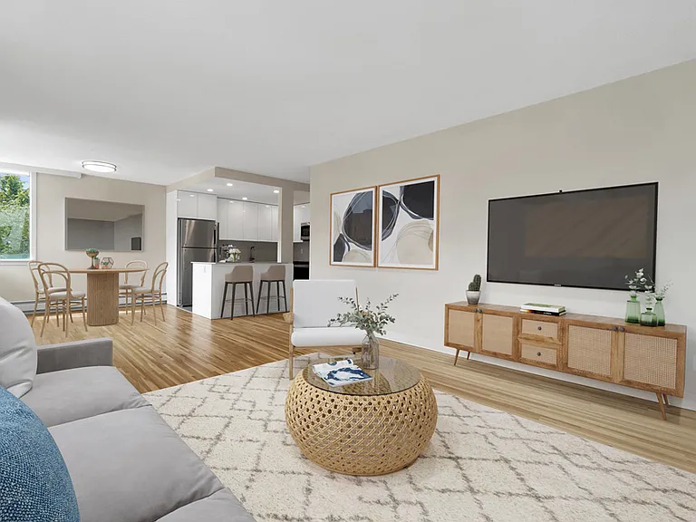 1371 Blackwood St — Photo 4