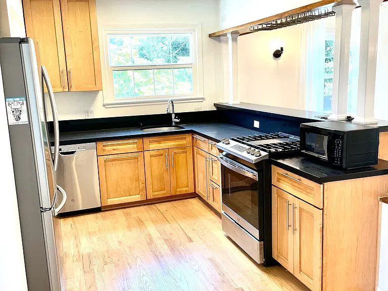 908 Parkman Ave #908 — Photo 5