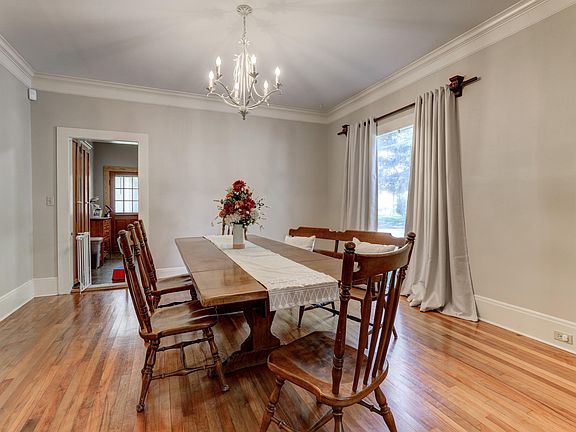 5th image of 121 Prairie Ave
