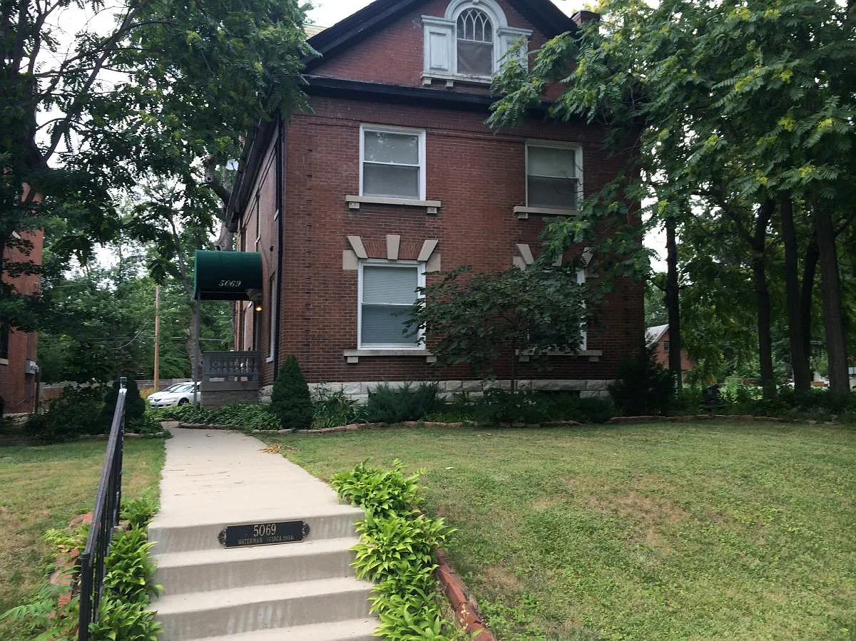 5069 Waterman Boulevard — Photo 1