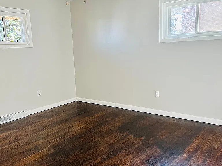 102 Wesley Dr — Photo 6