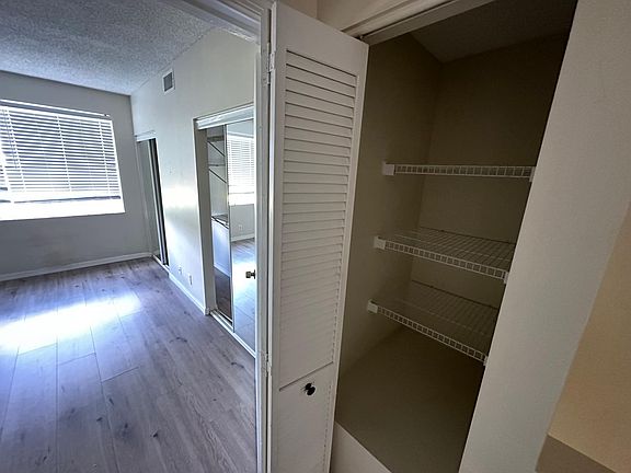 4th image of 16725 Hemingway Dr