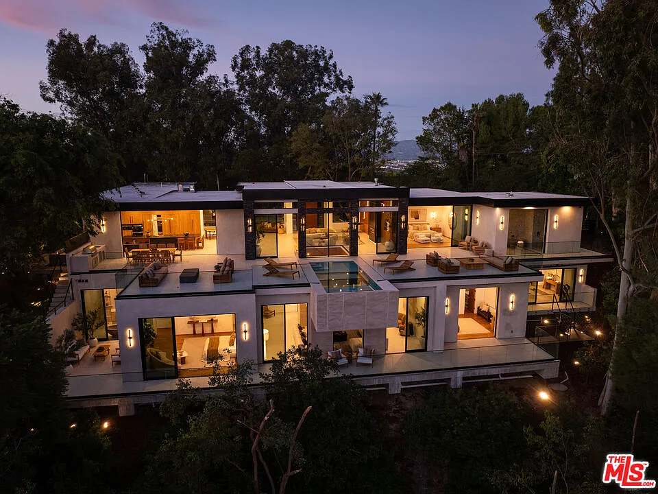 12752 Mulholland Dr