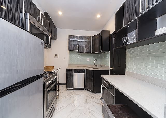 1st image of 240 E 28th St APT 11