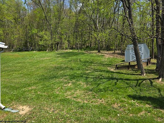 3rd image of 226 Woodlawn Dr