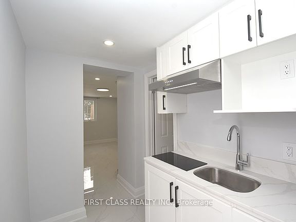 3rd image of 113 Holcolm Rd #1