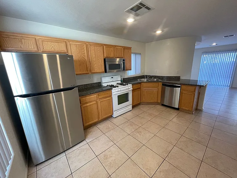 5038 Desert Dandelion Ct — Photo 4