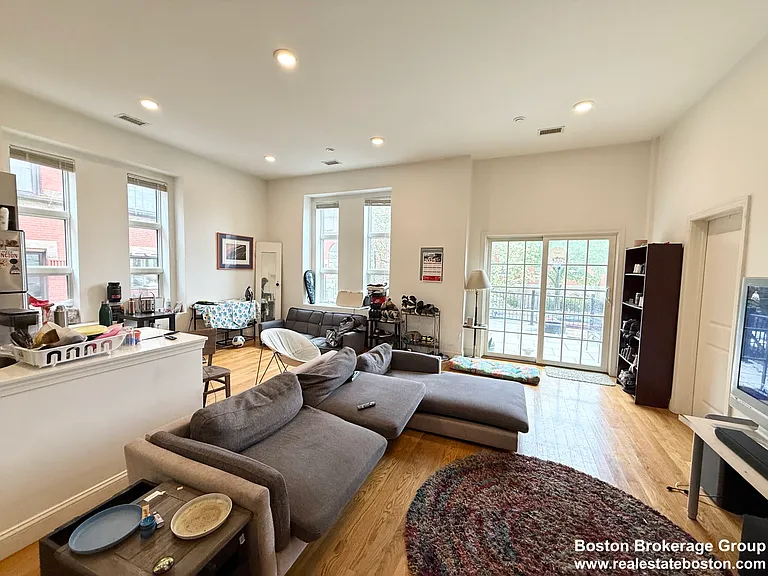 409 Dudley St — Photo 28