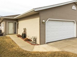 5615 White Oaks Ln NW, Rochester, MN 55901