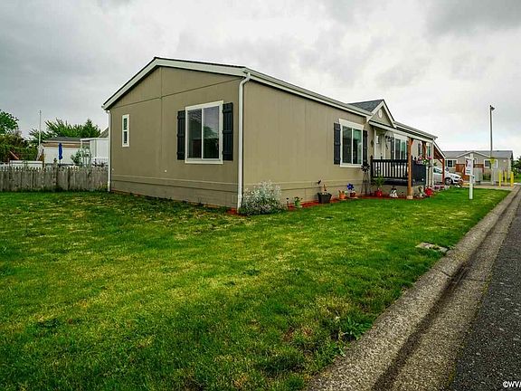 3rd image of 104 Essex Dr