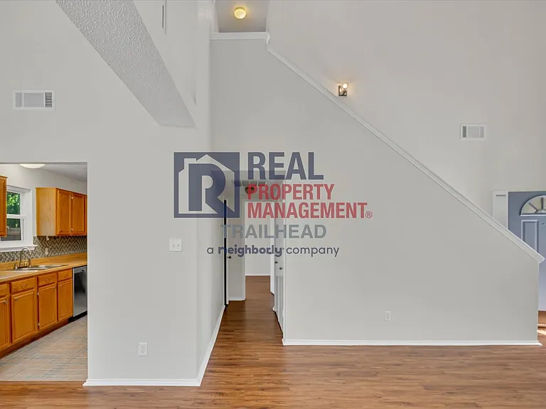 732 Burlington Ave — Photo 14