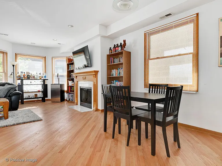 2340 N Greenview Ave #2 — Photo 5