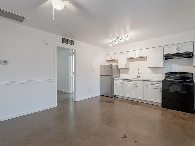 1421 E Roosevelt St #1 — Photo 15