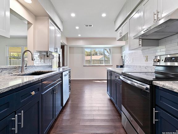 5th image of 208 SUNCLIFF DR