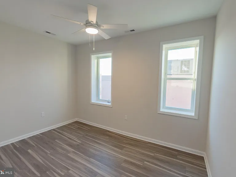 215 King St W #C — Photo 13
