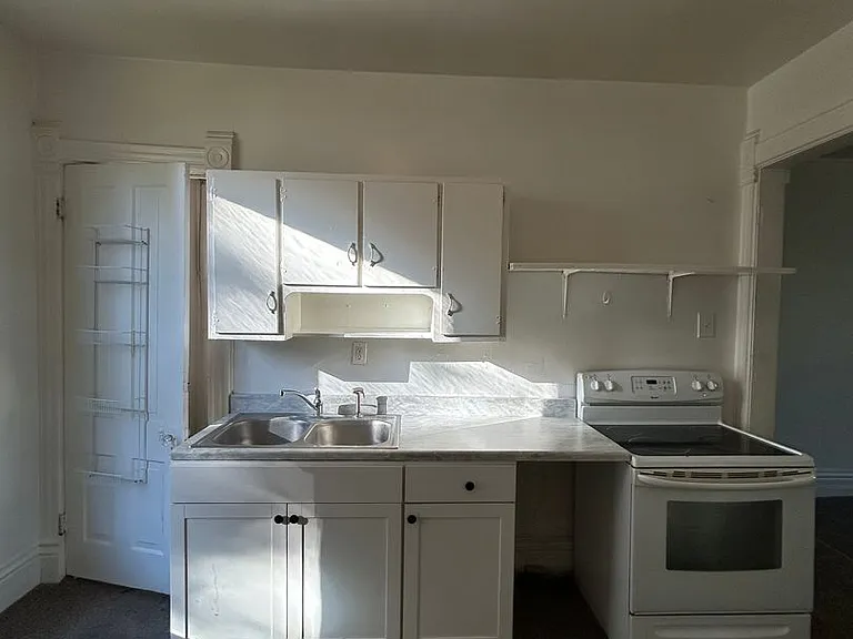 210 S 4th St — Photo 3