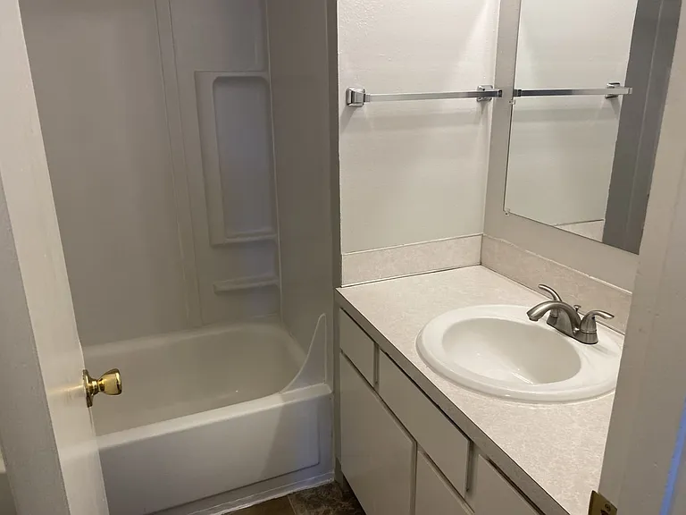 Taylor Place Apartments II — Photo 10