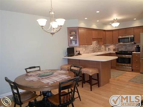 Kitchen and Eating Area.JPG