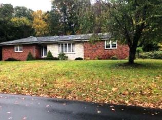 811 Acorn Rd, Orange, CT 06477