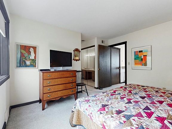 3rd image of 555 Lake St #12