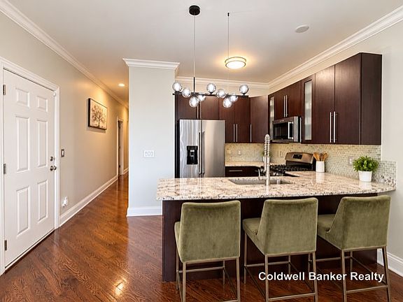 4th image of 2413 W Madison St Unit 3