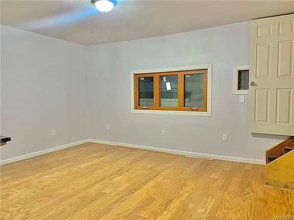 4th image of 318 Sobieski St #2