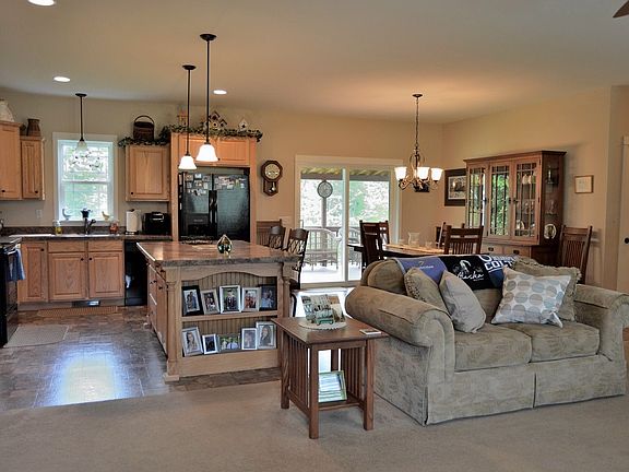 Split Bedroom Open Floor Plan 9' Ceilings!