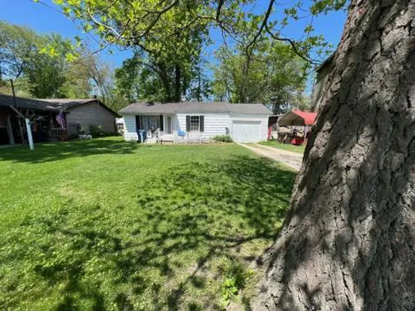 4133 Woodland Dr, Bridgman, MI 49106